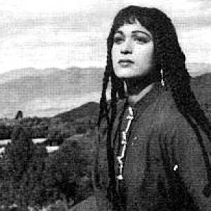 Punjabi Folk Song: Jogee Uttar PahaarroN Ayaa by Musarrat Nazir